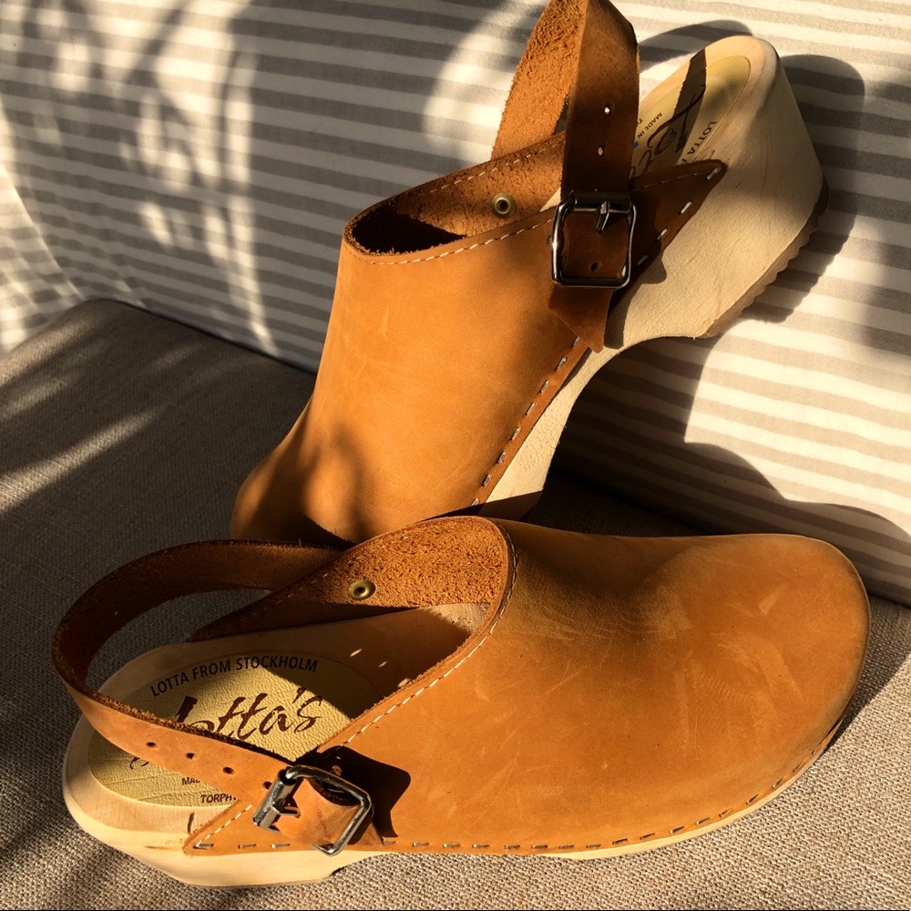 • Classic Clogs w/Strap •
